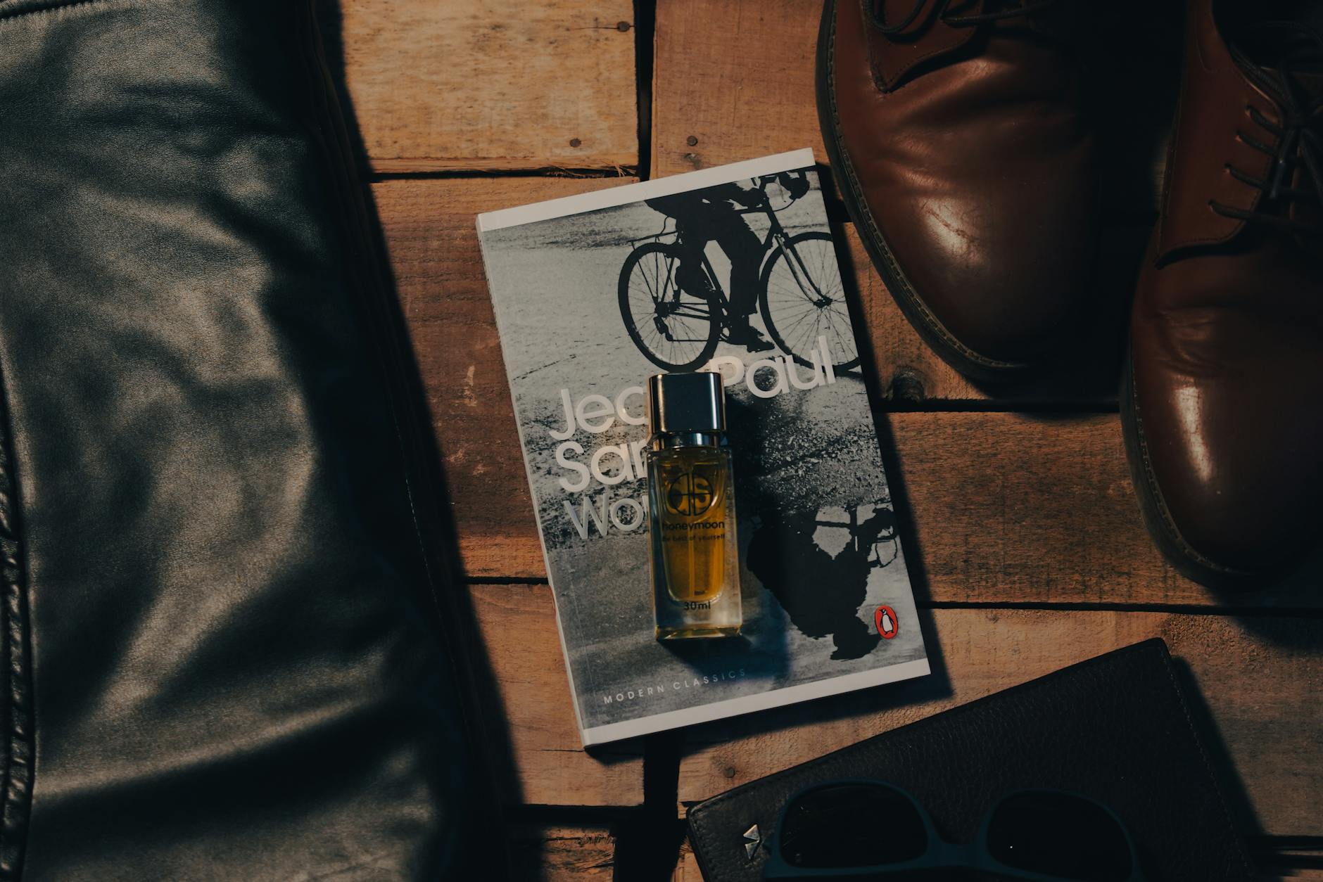 The Gaze: From Concrete Bowl to Infinite Scroll